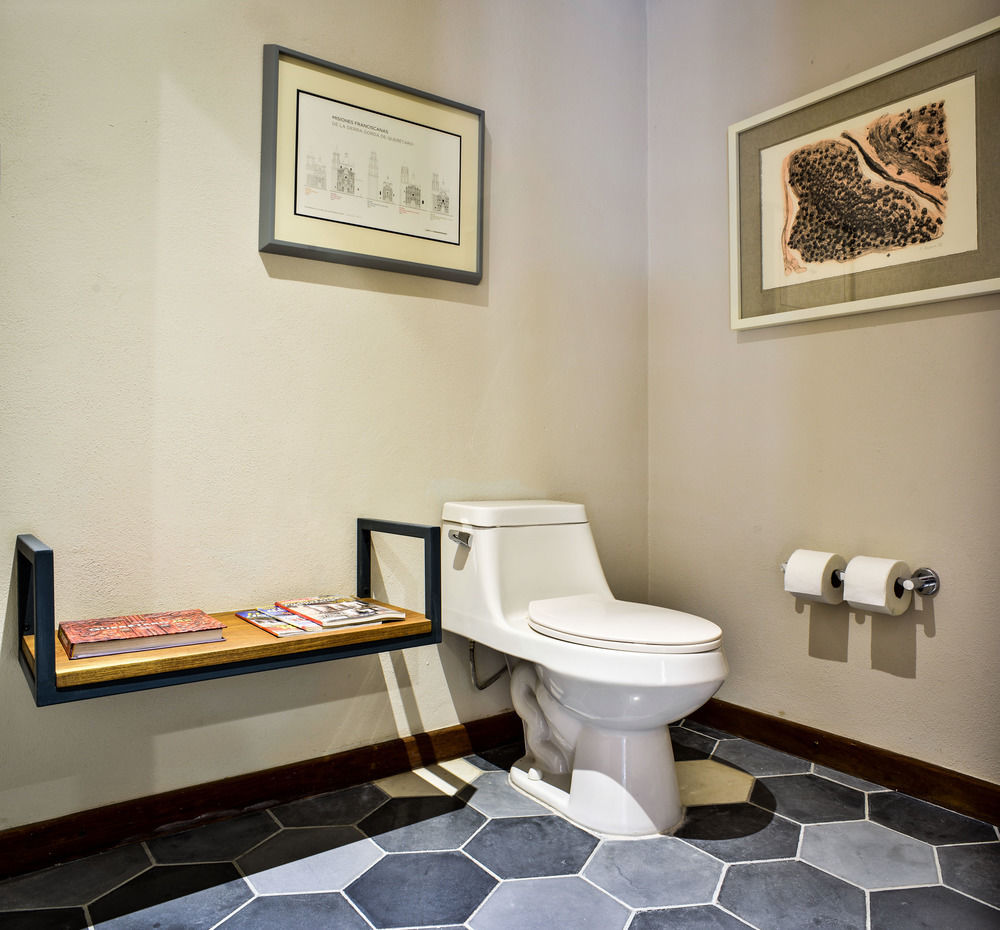 Hotel Criol 케레타로 외부 사진 A modern flush toilet